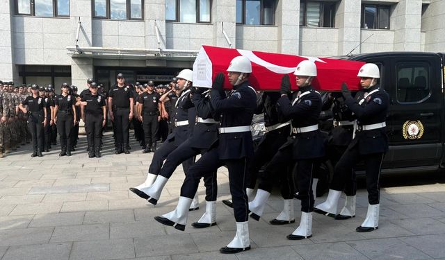 Şırnak Emniyet Müdürü Sazak, Şehit Meslektaşını Uğurladı
