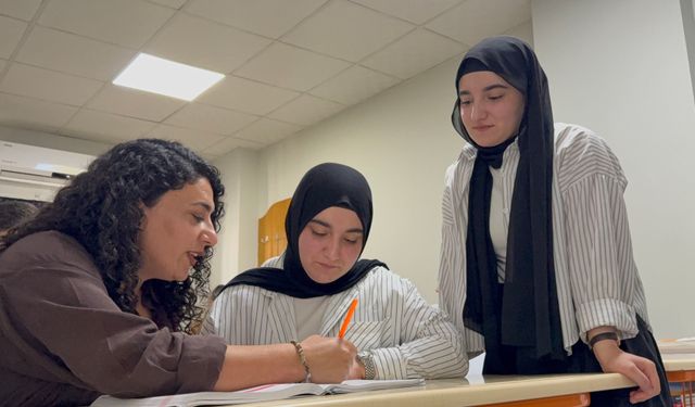 Şırnaklı ikizlerin doktorluk hayali aynı fakültede gerçeğe dönüştü