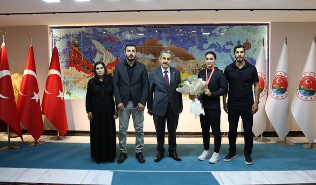 Türkiye Şampiyonu Pınar Benek’ten Vali Ekici’ye Ziyaret