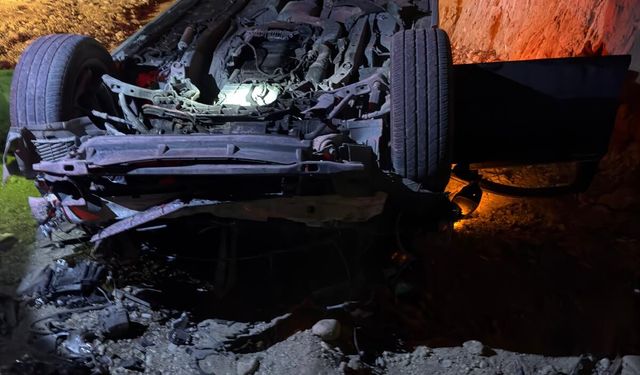 Cizre-Silopi Yolunda Otomobil Uçuruma Yuvarlandı, 1 Yaralı