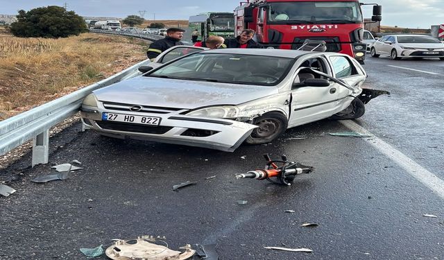 Dört araç zincirleme kaza yaptı 4 yaralı