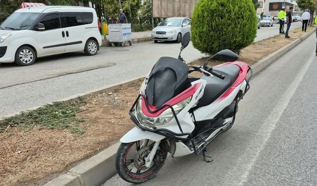 Motosiklet yayaya çarptı 1'i ağır 2 yaralı