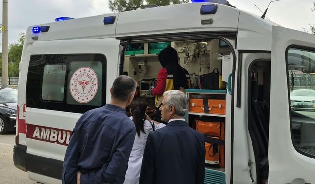 Okul önünde motosikletin çarptığı öğrenci yaralandı