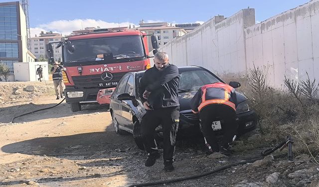 Park halindeki otomobilde yangın