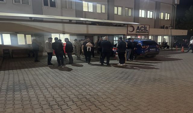 Gıda zehirlenmesi şüphesiyle 25 kişi hastaneye kaldırıldı