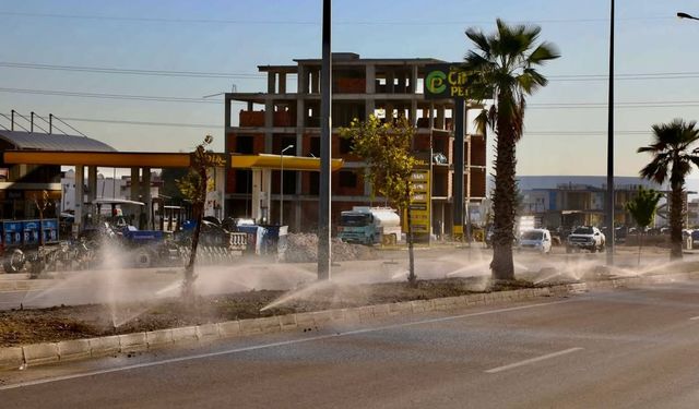 Cizre Belediyesi’nden Yeni Şırnak Yolu’na Sulama Hattı