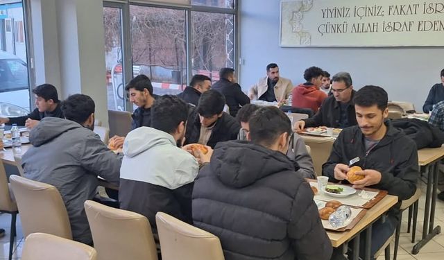 Şırnak’ta Öğrenciler Sabah Namazında Bir Araya Geldi