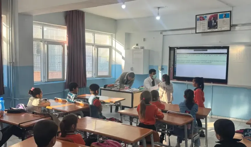 Cizre’de Öğrencilere Ağız ve Diş Sağlığı Eğitimi Veriliyor