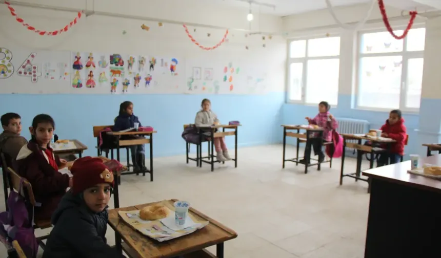 Cizre’de Sosyal Medyada Başlayan Dayanışma, Öğrencilerin Yüzünü Güldürdü