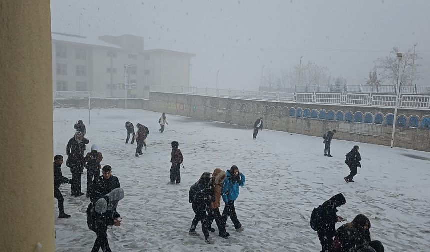 Şırnak Genelinde  Kar  Engeli: Valilik Tatil Kararını Duyurdu!
