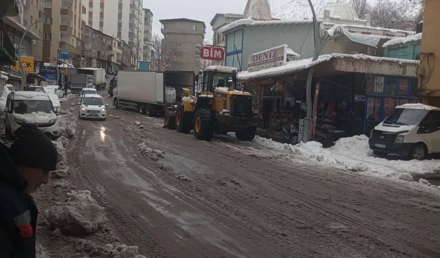 Yoğun Kar Yağışı Şırnak’ta Hayatı Durma Noktasına Getirdi