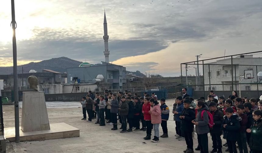 Şırnak’taki Okullarda 6 Şubat Depremleri İçin Saygı Duruşu