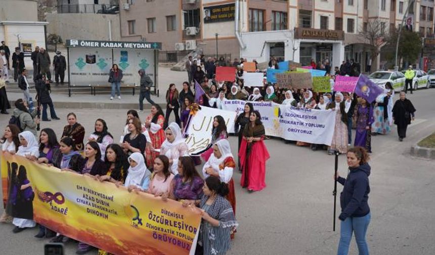 Şırnaklı Kadınlar 8 Mart Etkinliklerini Yürüyüşle Başlattı