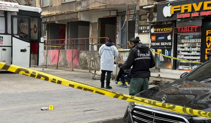 Müteahhit ile emlakçı arasında 'tadilat' kavgası 4 yaralı