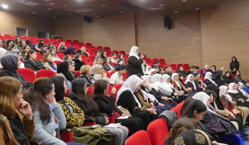“Kadın Kentlerine Doğru” Buluşması Cizre’de Yoğun İlgi Gördü