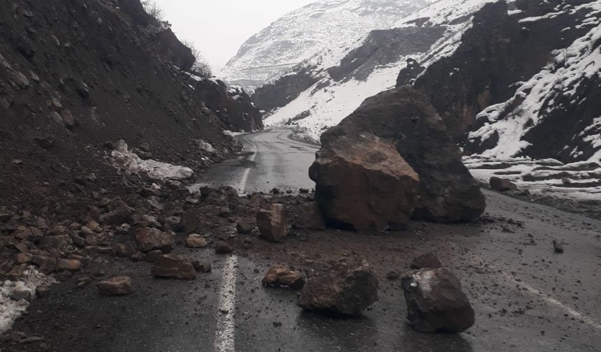 Beytüşşebap Yolunda Kaya Temizliği