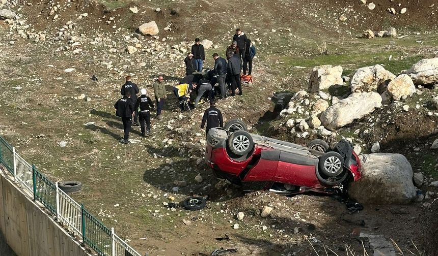Şırnak’ta Otomobil Şarampole Yuvarlandı
