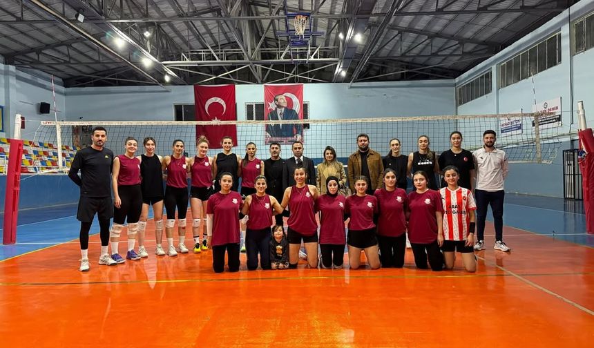 Silopi Voleybol Takımına Ankara Öncesi Moral Desteği