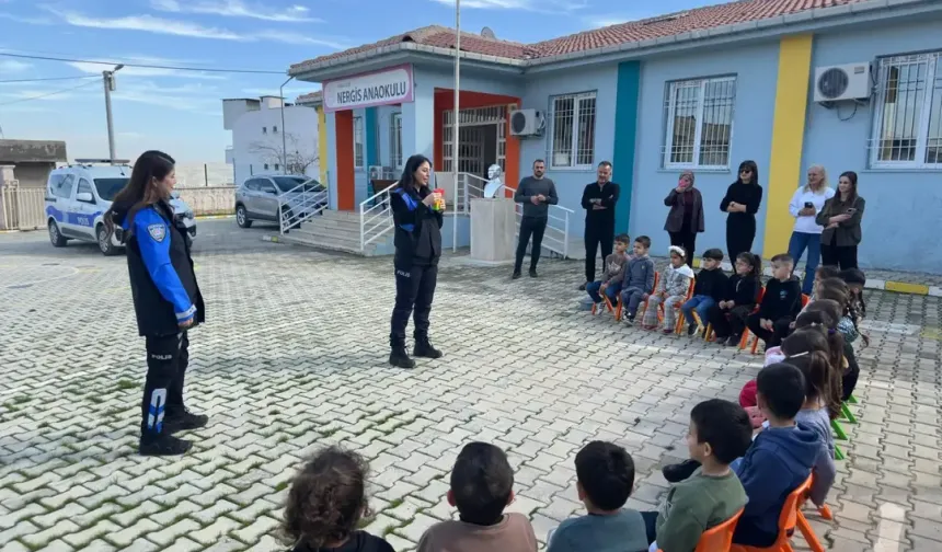 Cizre’de Öğrencilere Polislerden Anlamlı Buluşma