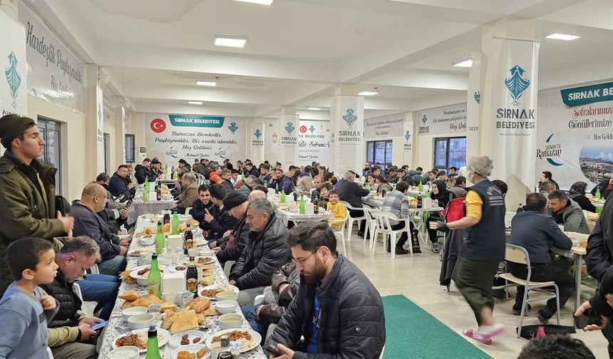 Şırnak’ta Vatandaşlar İlk İftar Sofrasında Buluştu