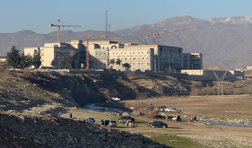 Şırnak-Cizre Kara yolunda "Piknik" Trafiği!