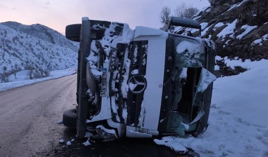 Uludere'de trafik kazası,2 kişi yaralandı