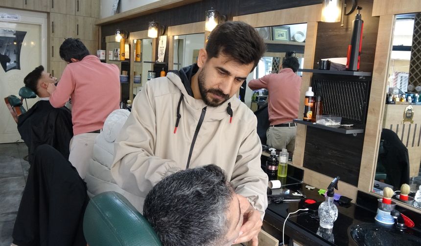 Berberler Sabaha Kadar Tıraş İçin Mesai Yapıyor