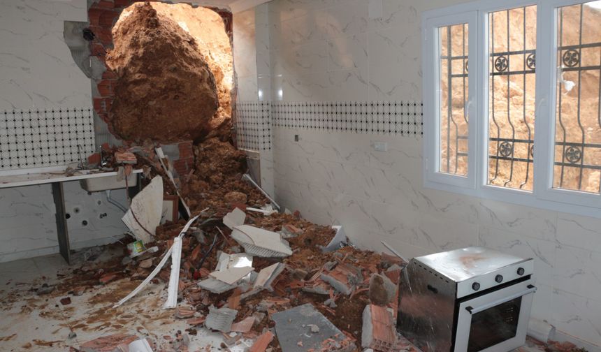 Cizre'de sağanak yağış heyelana neden oldu, 1 ev yıkıldı