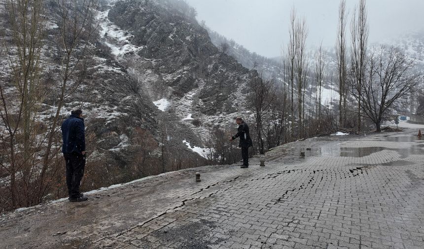 Şırnak'ta sağanak nedeniyle bir köy çöktü evler boşaltıldı