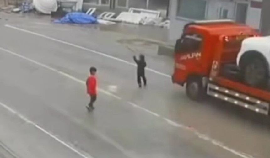 Şırnak’ta Yola Atlayan Çocuk Ölümden Döndü