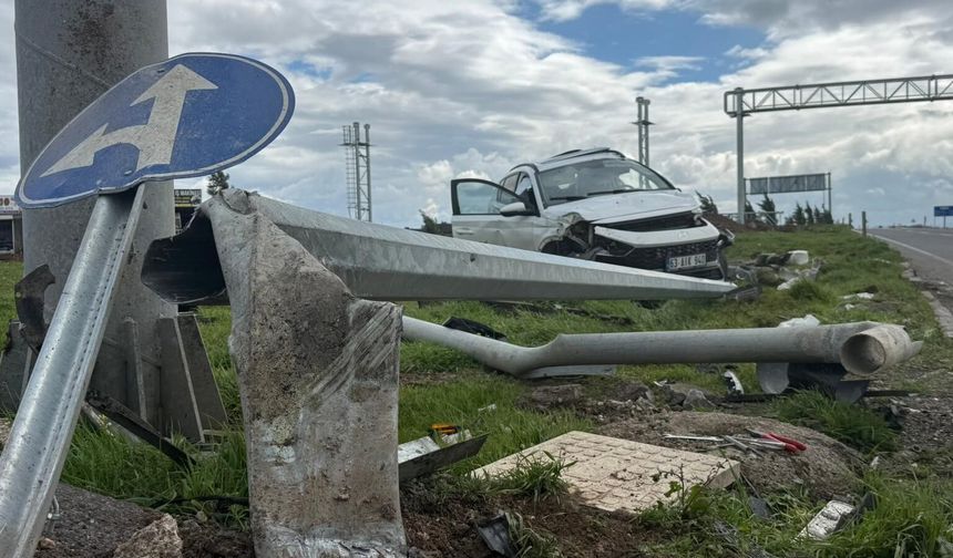 Okul servisi kaza yaptı: 13'ü öğrenci 15 yaralı