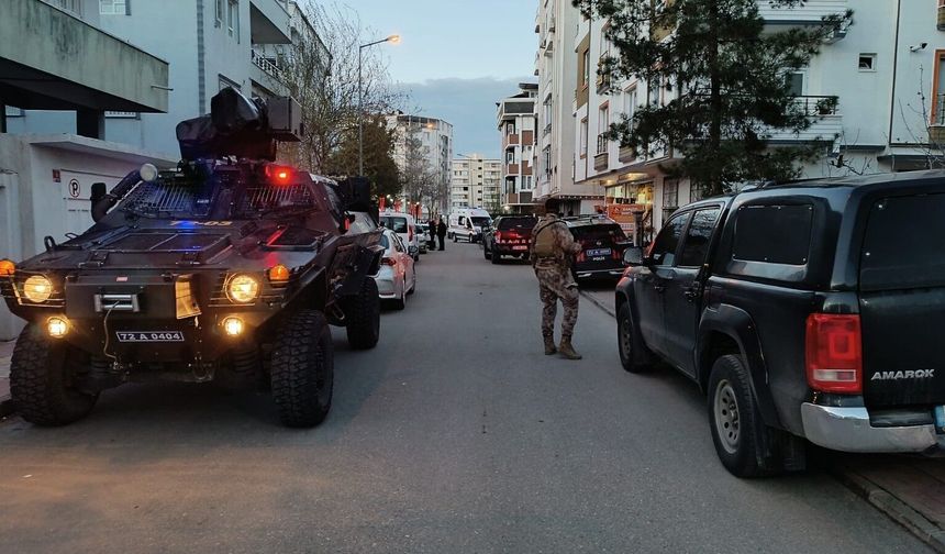 Aile Faciası, 17 Yaşındaki Genç, Anne ve Ağabeyini Vurdu