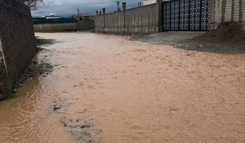Yoğun Yağış Başverimli'yi Vurdu!  Belediye Alarmda