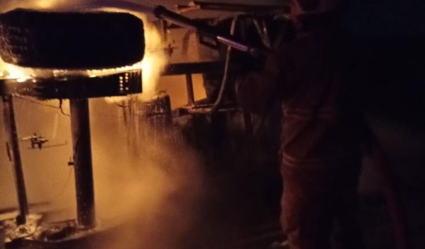 İdil -Cizre yolunda tır alev alev yandı