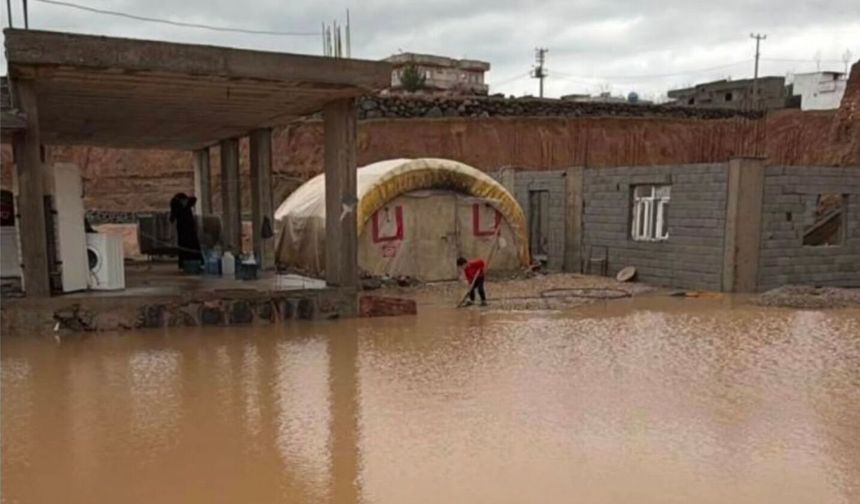 Şiddetli Yağış Cizre’de Taşkına Yol Açtı