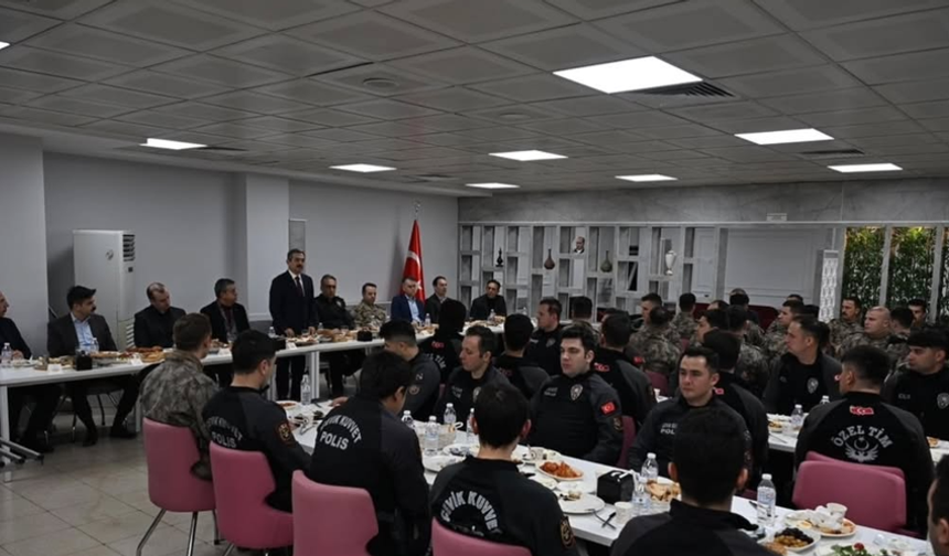 Şırnak Protokolü Sahurda Polislerle Buluştu
