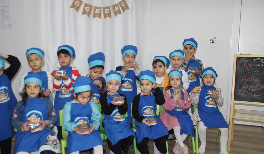 Cizre’de Kur’an Kursu Öğrencilerinden Güllaç Sürprizi