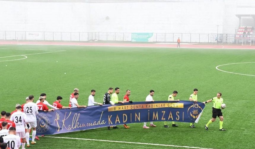 Şırnak’ta “Her Tarihi Anda Kadınların İmzası Var” Pankartı