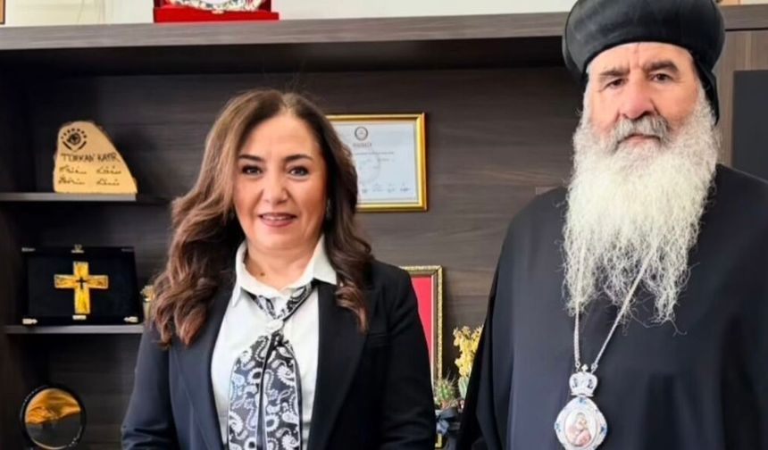 İdil’de “el öpme” tartışması gündem oldu