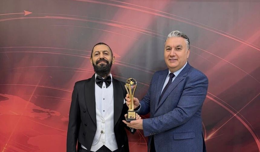 Dünyaca Ünlü Yazar Akif Manaf’a Barış Ödülü