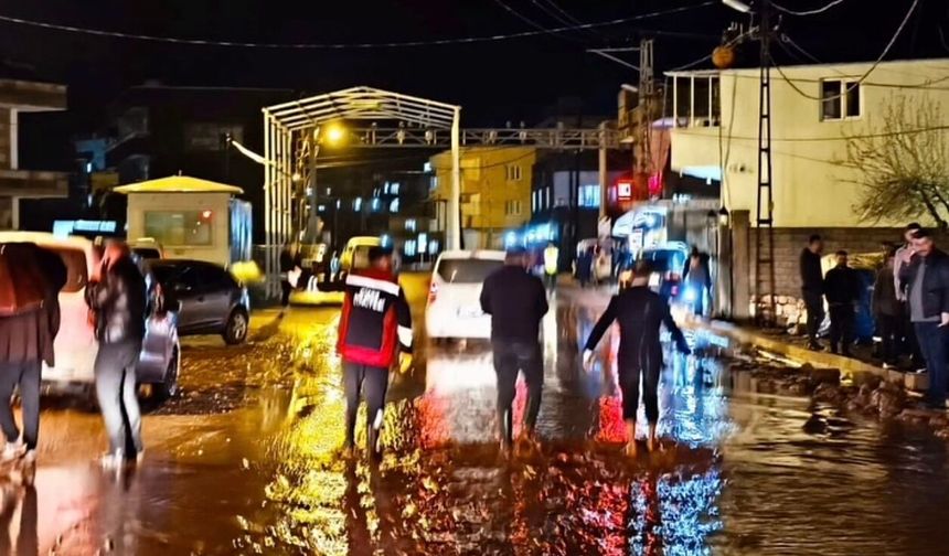 Kasrik’te Yağış Sonrası Seferberlik