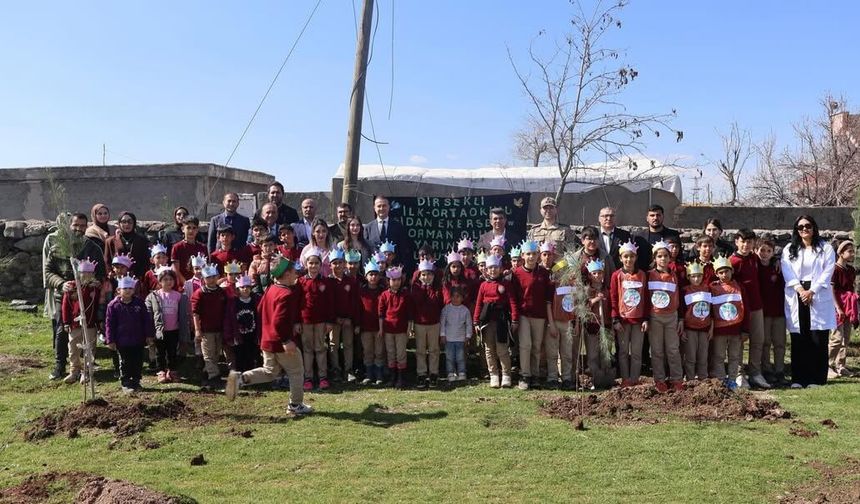 İdil’de Fidanlar Toprakla, Çocuklar Doğayla Buluştu