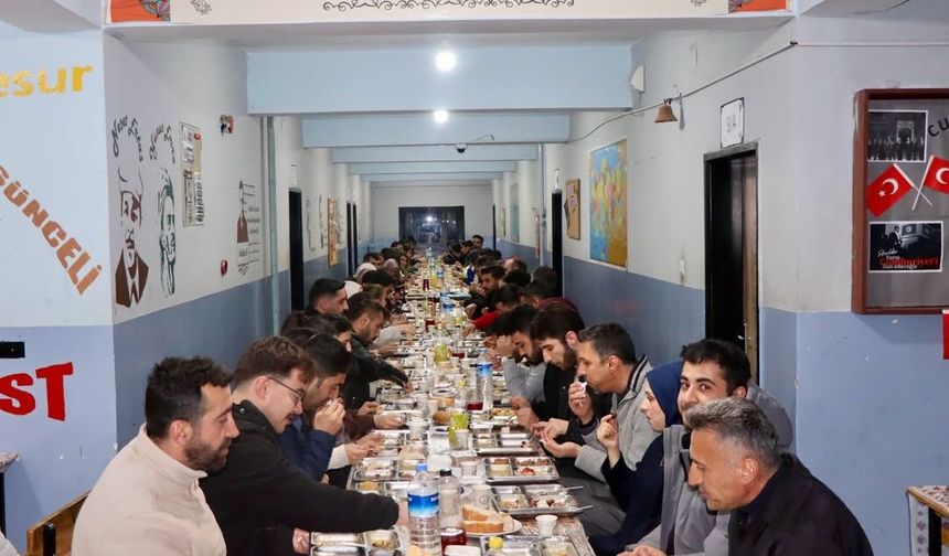 Beytüşşebap'ta Protokol ve öğretmenler aynı sofrada buluştu