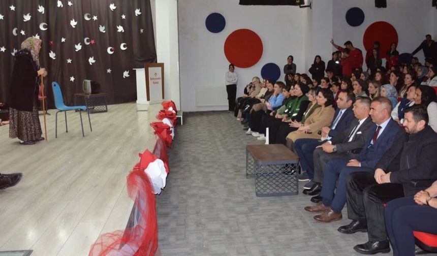 Silopi’de “Boş Sandalye” Tiyatrosu Bağımlılığa Dikkat Çekti