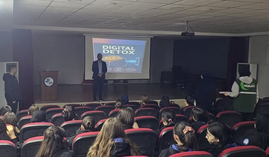Şırnak’ta Öğrencilere “Teknoloji ve Dijital Detoks” Eğitimi