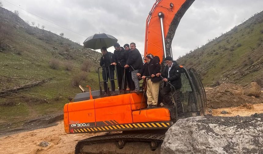 Sel Afeti Uludere’yi Sarstı, Üreticiler Yaralarını Sarıyor