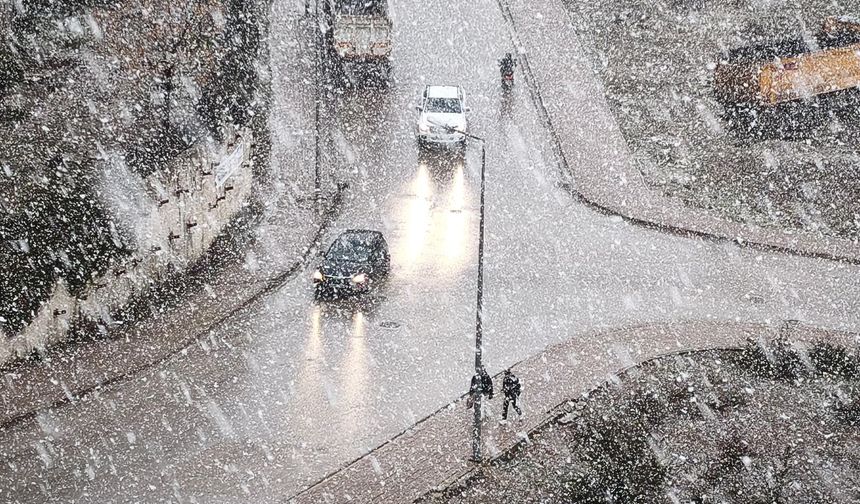 Şırnak’ta Mart Ayında Lapa Lapa Kar
