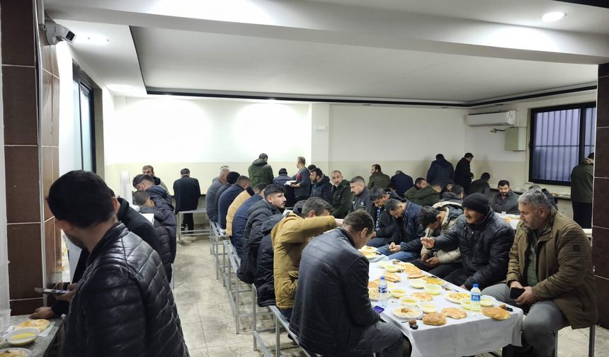 Kürt iş insanından Türk şoförlere ücretsiz yemek geleneği