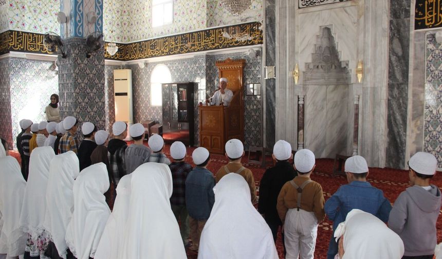 Cizre’de Minikler Camide Buluştu