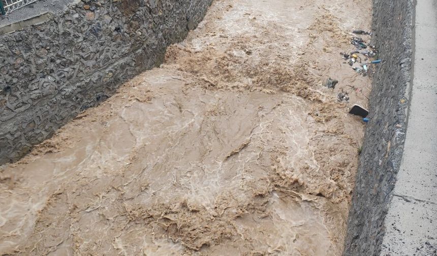 Uludere’de Su Seviyesi Yükseldi, Belediye'den Önemli Uyarı